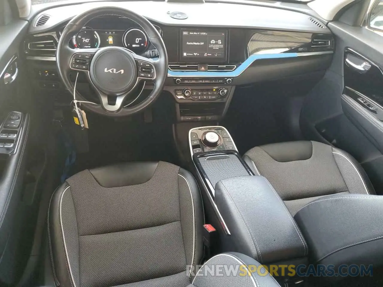 8 Photograph of a damaged car KNDCC3LG1N5161272 KIA NIRO S 2022