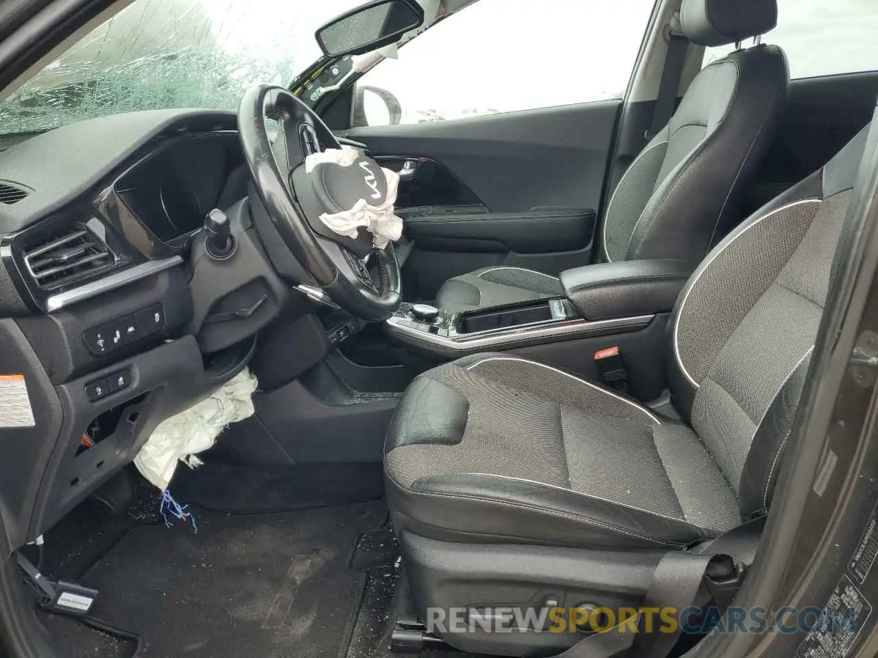 7 Photograph of a damaged car KNDCC3LG2N5134212 KIA NIRO S 2022