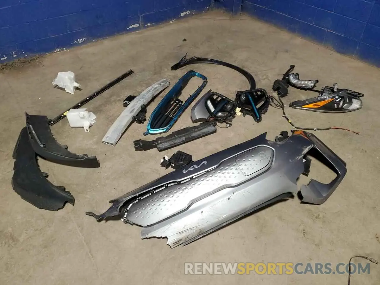 13 Photograph of a damaged car KNDCC3LG4N5159967 KIA NIRO S 2022