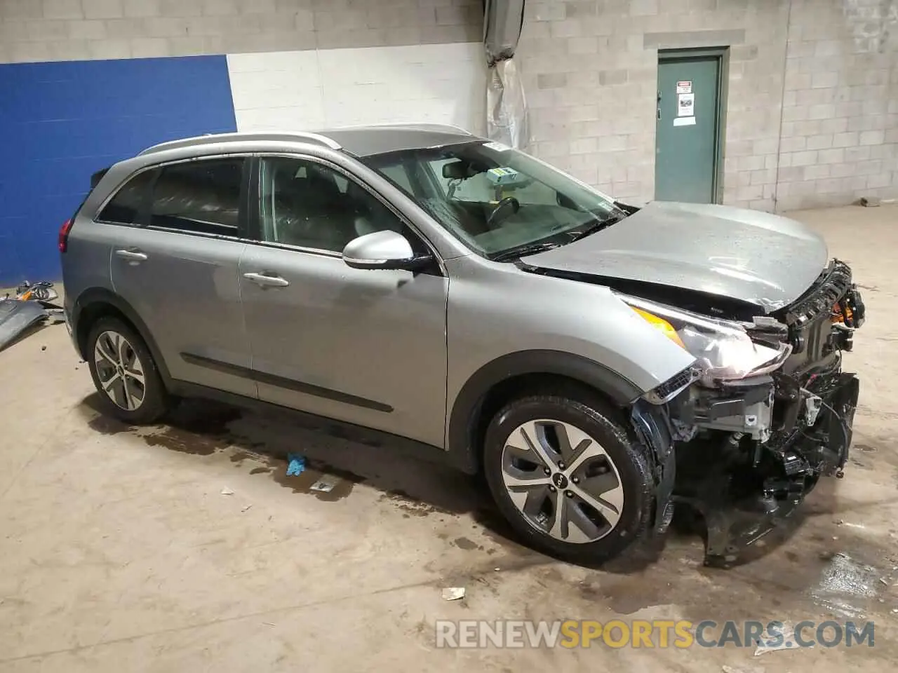 4 Photograph of a damaged car KNDCC3LG4N5159967 KIA NIRO S 2022