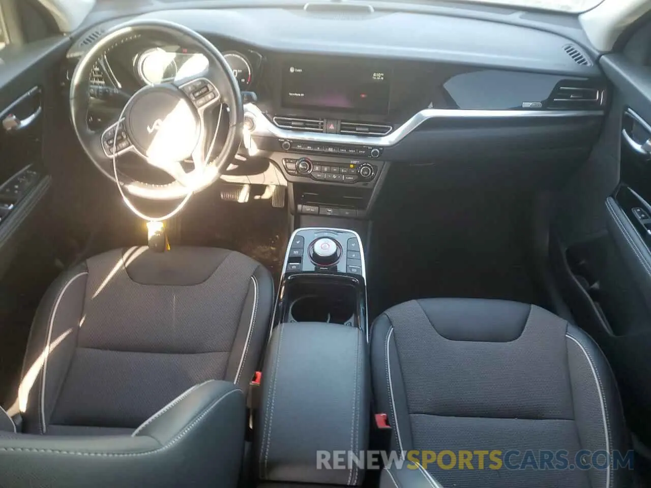 8 Photograph of a damaged car KNDCC3LG5N5122863 KIA NIRO S 2022