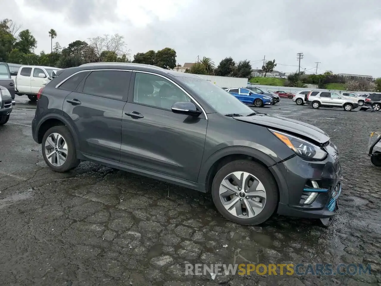 4 Photograph of a damaged car KNDCC3LG5N5160738 KIA NIRO S 2022