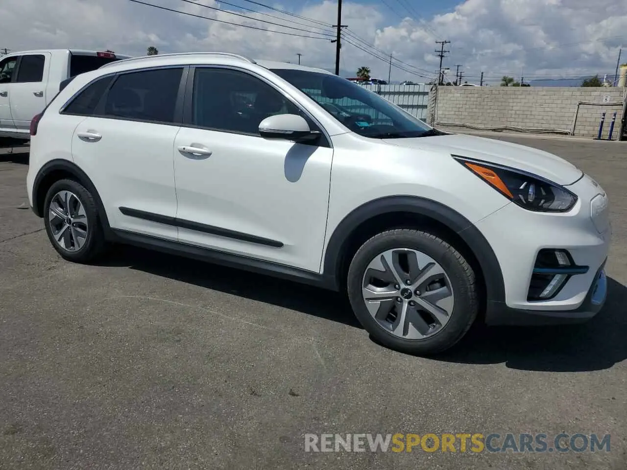 4 Photograph of a damaged car KNDCC3LG6N5116831 KIA NIRO S 2022