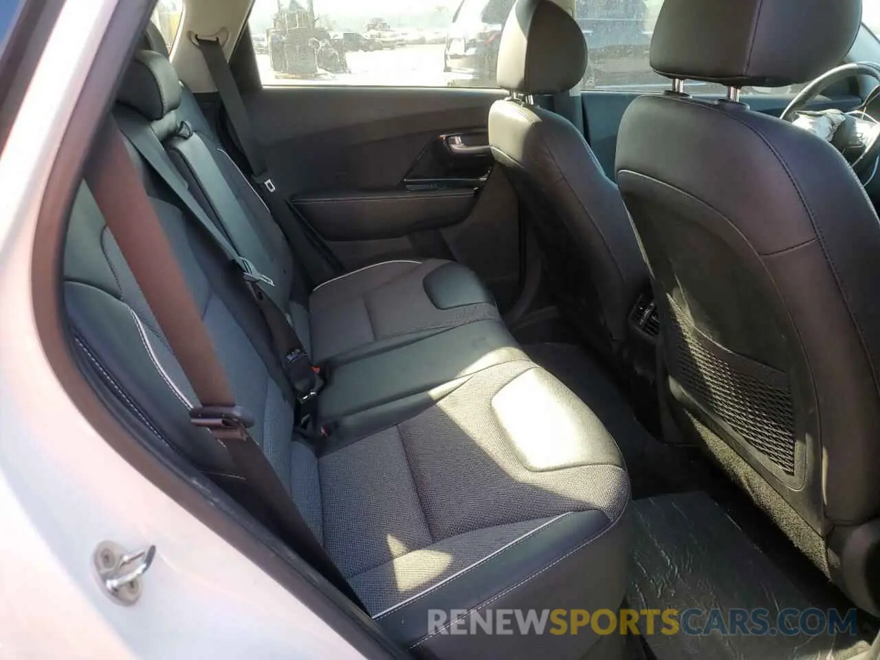 10 Photograph of a damaged car KNDCC3LG6N5132222 KIA NIRO S 2022