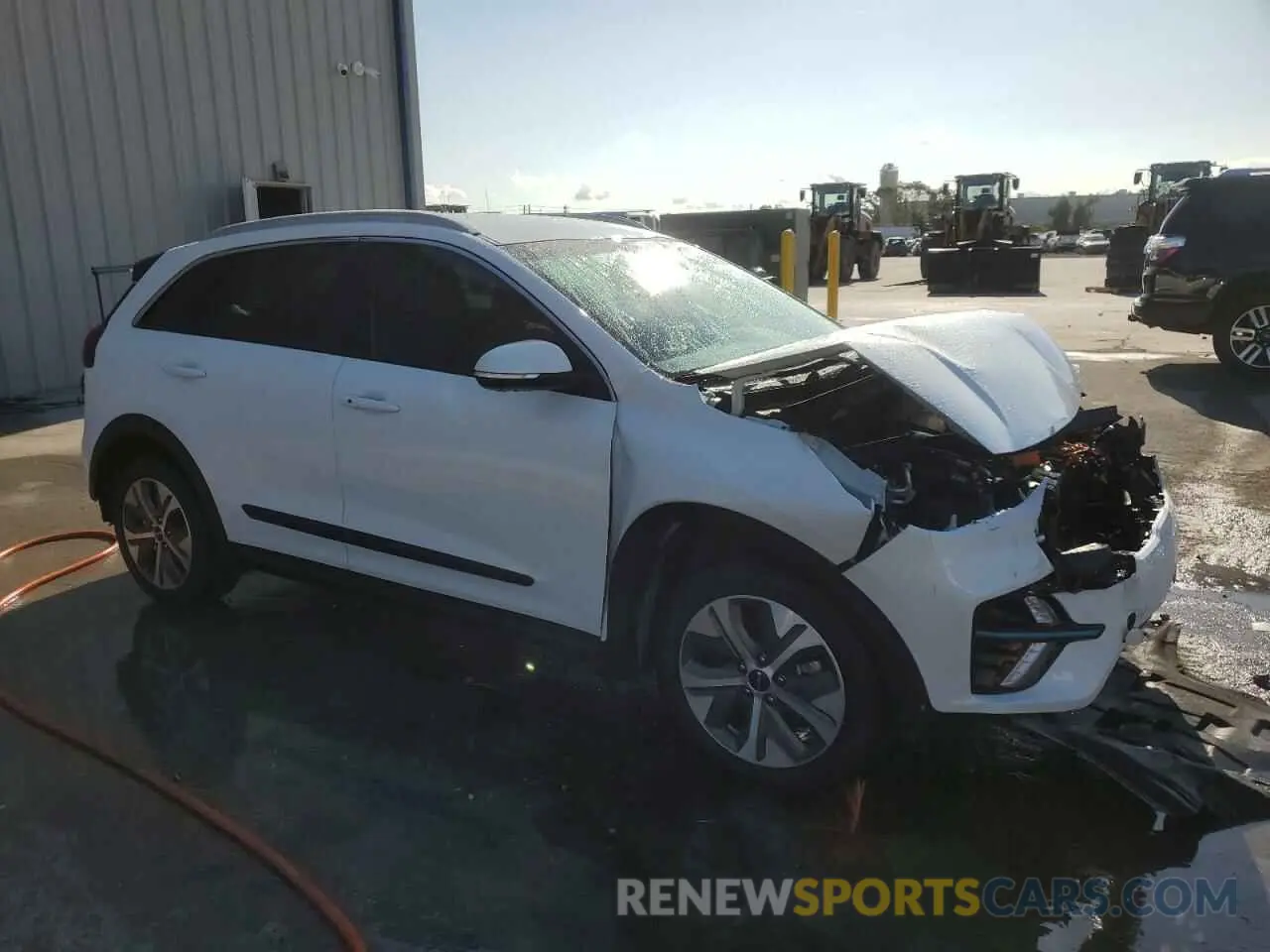 4 Photograph of a damaged car KNDCC3LG6N5132222 KIA NIRO S 2022