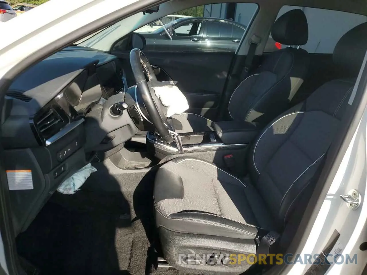 7 Photograph of a damaged car KNDCC3LG6N5132222 KIA NIRO S 2022