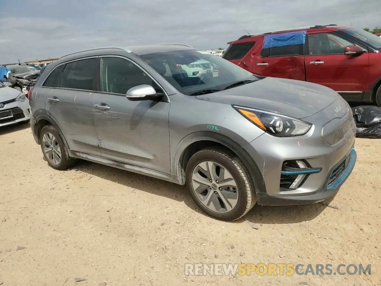 4 Photograph of a damaged car KNDCC3LG6N5133726 KIA NIRO S 2022