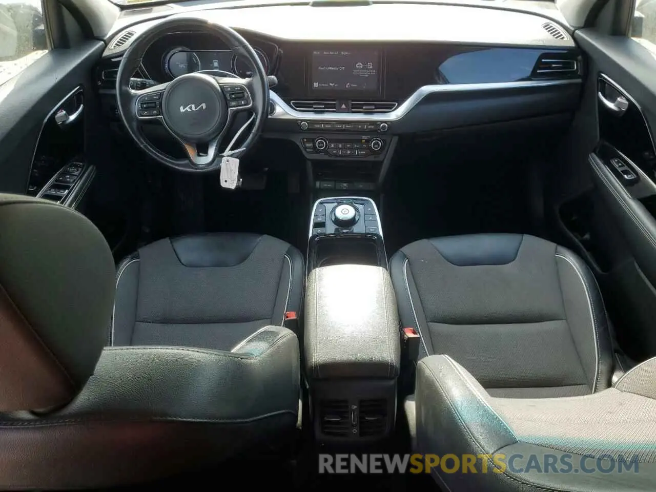 8 Photograph of a damaged car KNDCC3LG8N5159566 KIA NIRO S 2022