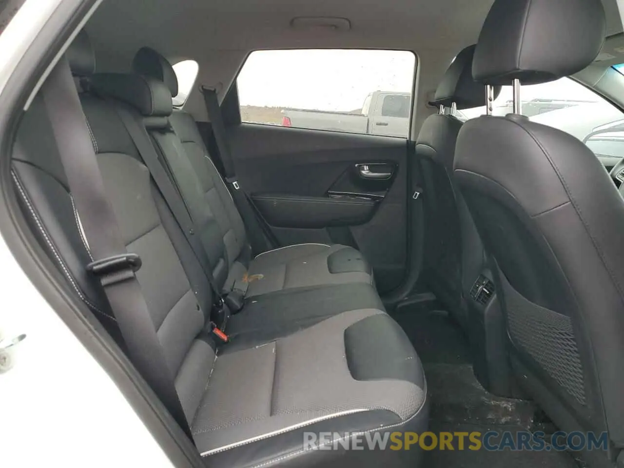 11 Photograph of a damaged car KNDCC3LGXN5138167 KIA NIRO S 2022