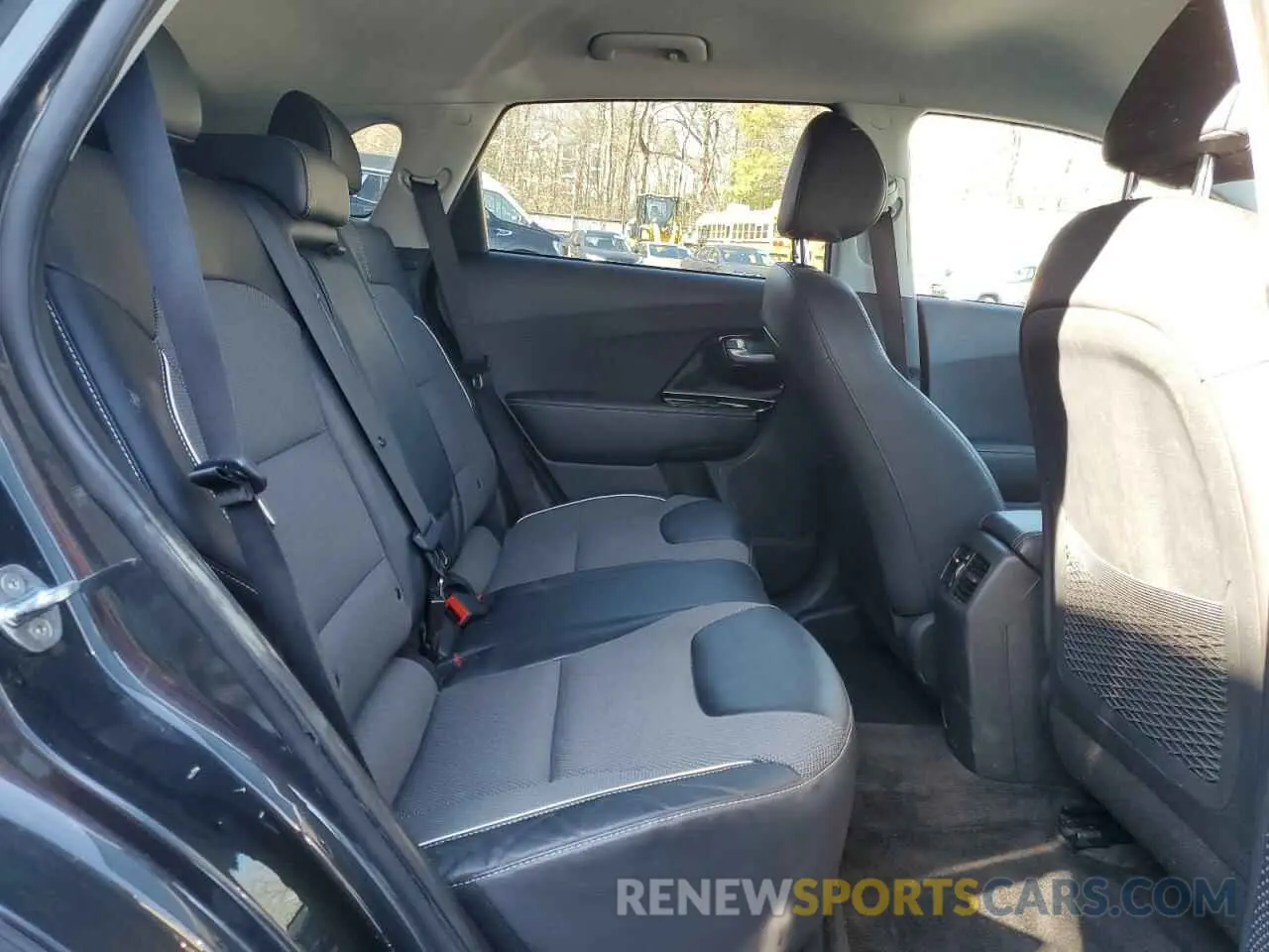 10 Photograph of a damaged car KNDCC3LGXN5160606 KIA NIRO S 2022