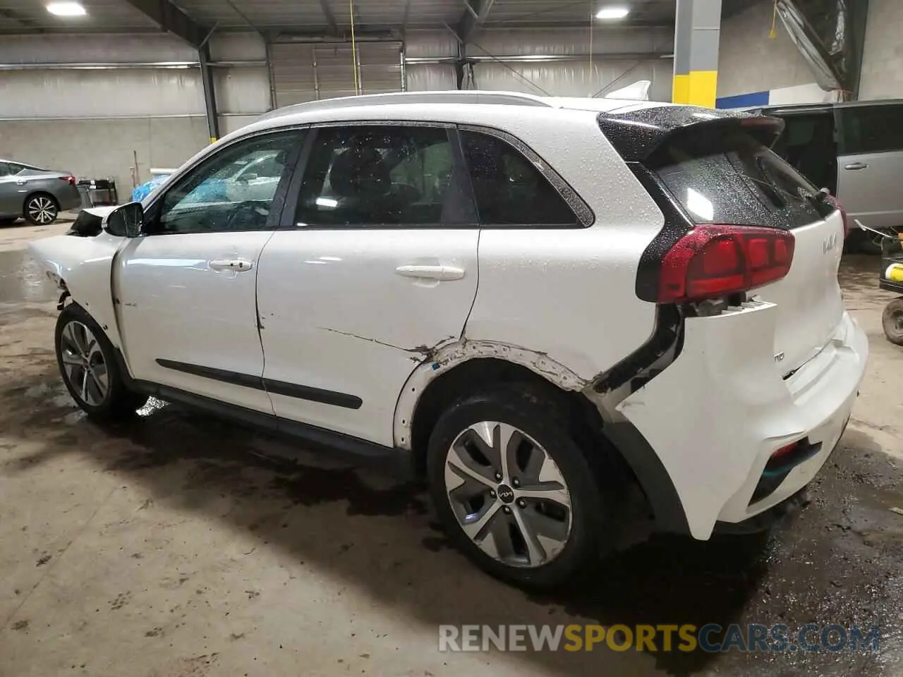 2 Photograph of a damaged car KNDCC3LGXN5161030 KIA NIRO S 2022