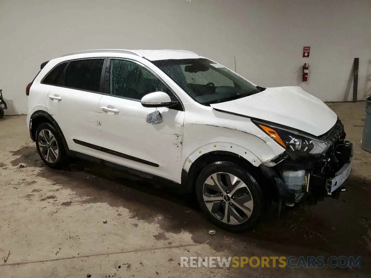 4 Photograph of a damaged car KNDCC3LGXN5161030 KIA NIRO S 2022