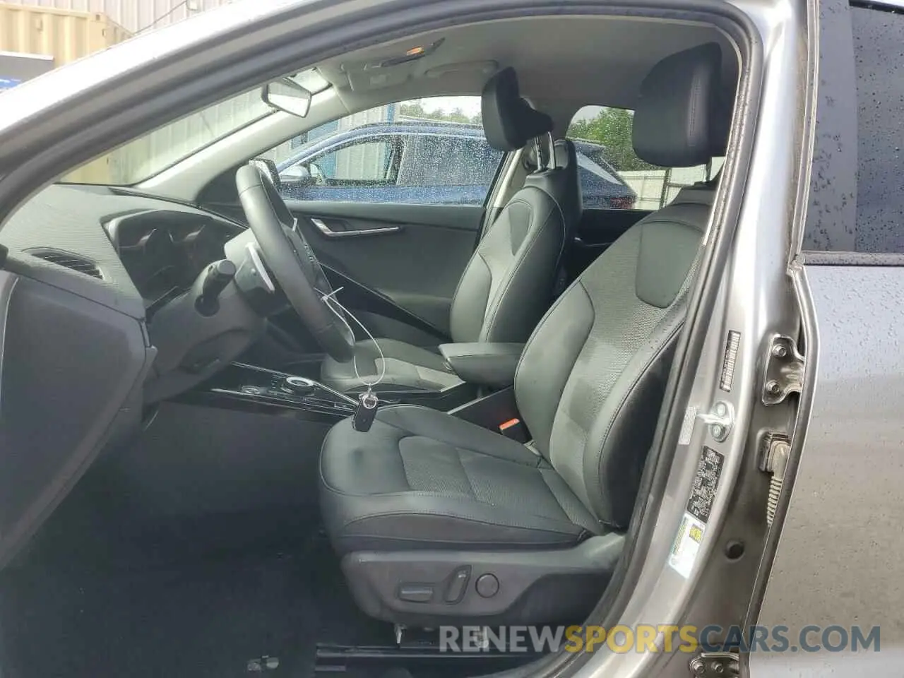 7 Photograph of a damaged car KNDCR3L11P5075179 KIA NIRO WIND 2023