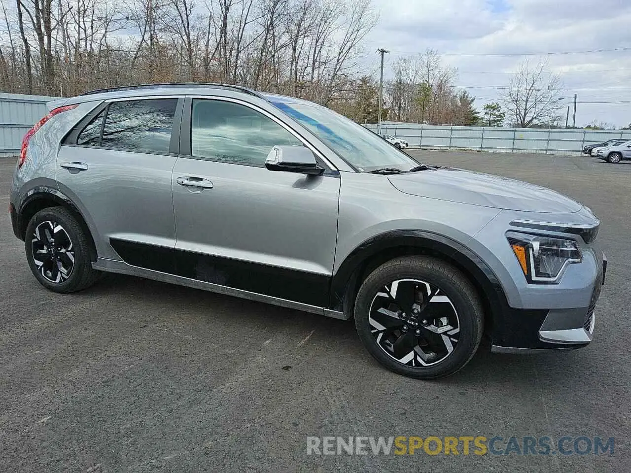 4 Photograph of a damaged car KNDCR3L13P5073479 KIA NIRO WIND 2023