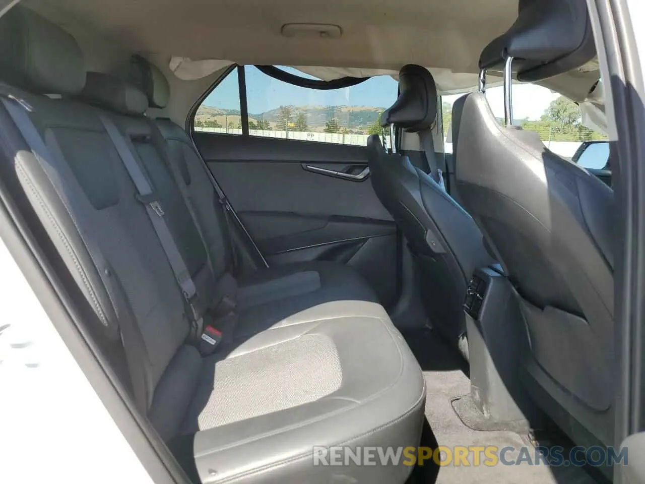 11 Photograph of a damaged car KNDCR3L16P5045501 KIA NIRO WIND 2023