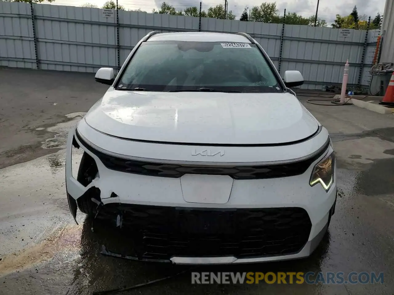 5 Photograph of a damaged car KNDCR3L1XP5026045 KIA NIRO WIND 2023