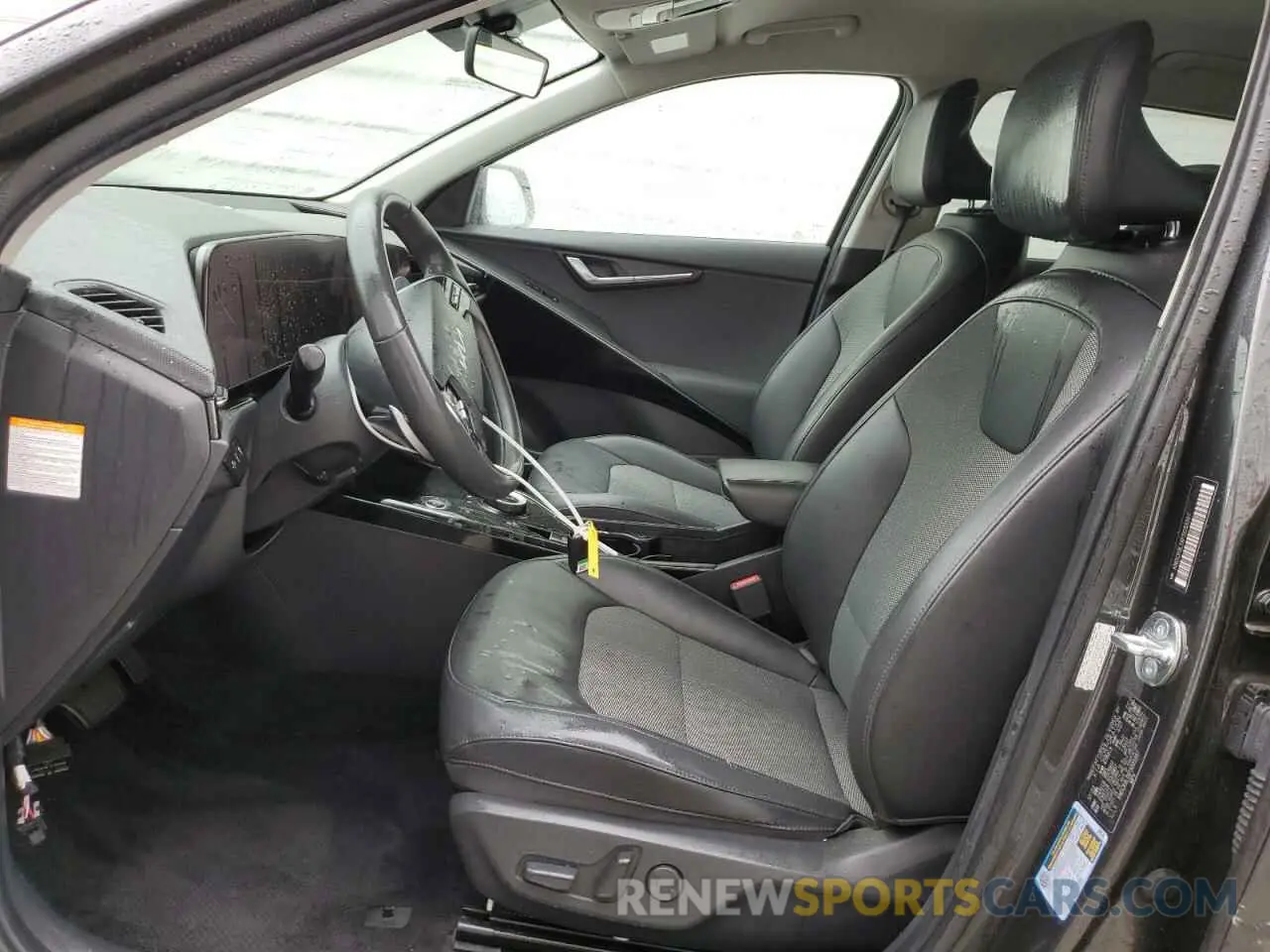 7 Photograph of a damaged car KNDCR3L1XP5033397 KIA NIRO WIND 2023