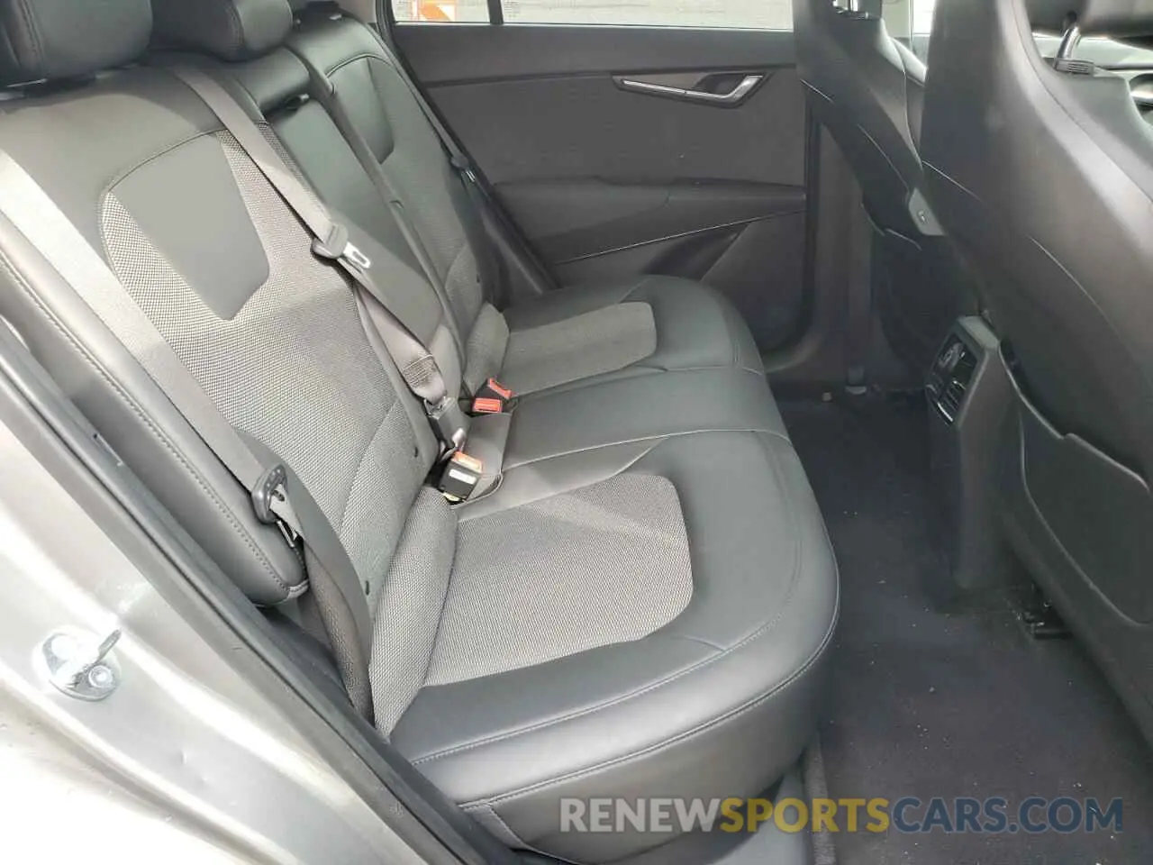 10 Photograph of a damaged car KNDCR3L1XP5045856 KIA NIRO WIND 2023