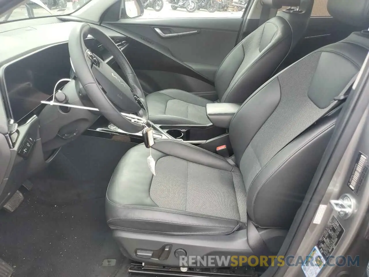7 Photograph of a damaged car KNDCR3L1XP5045856 KIA NIRO WIND 2023