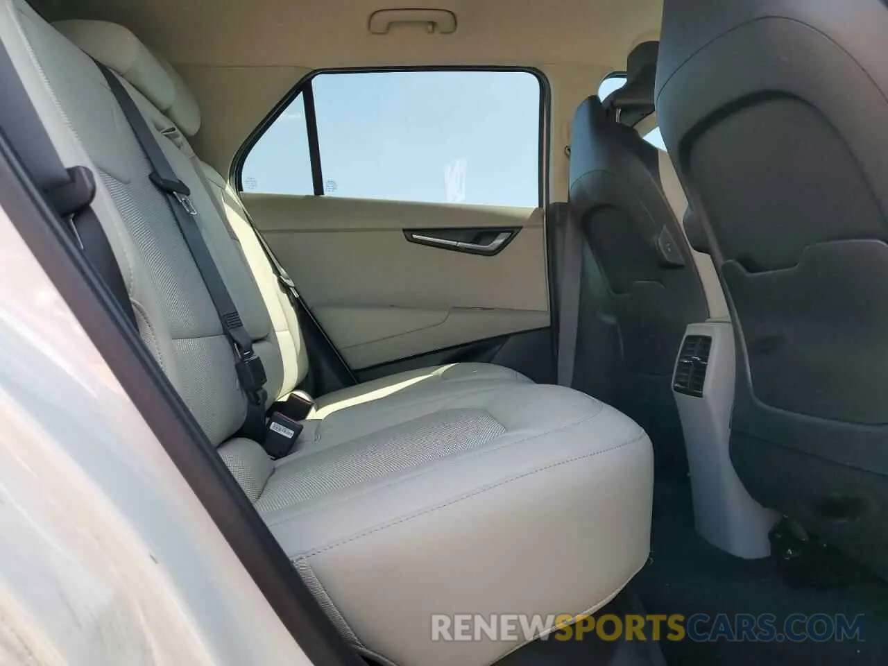 11 Photograph of a damaged car KNDCR3L1XP5059319 KIA NIRO WIND 2023