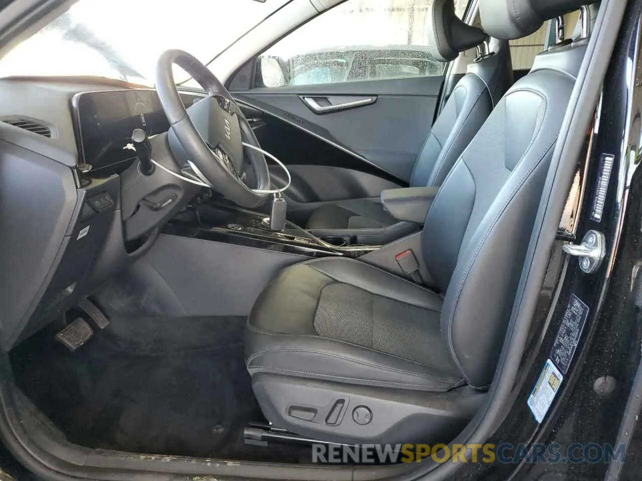 7 Photograph of a damaged car KNDCR3L10R5101614 KIA NIRO WIND 2024