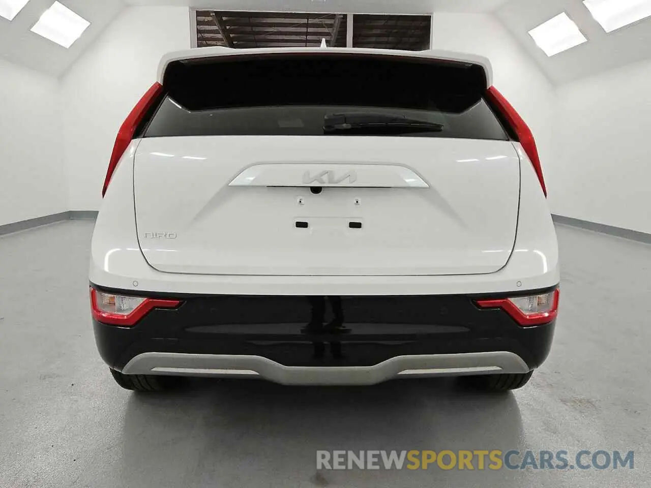 6 Photograph of a damaged car KNDCR3L13R5110646 KIA NIRO WIND 2024