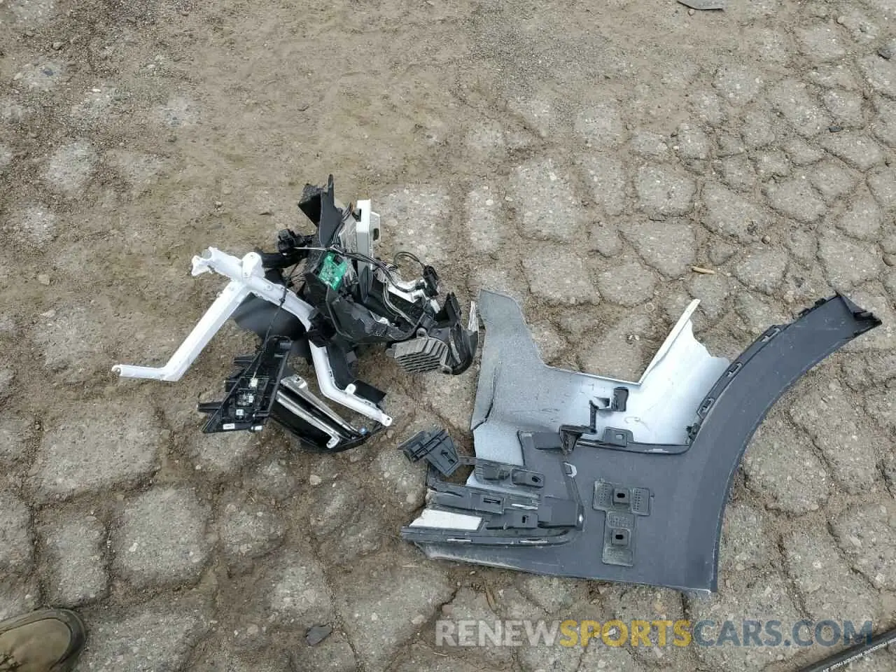 13 Photograph of a damaged car KNDCR3L17R5122752 KIA NIRO WIND 2024