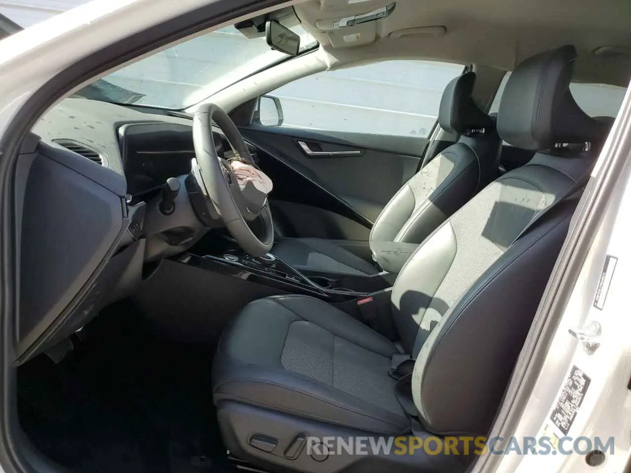 7 Photograph of a damaged car KNDCR3L17R5126171 KIA NIRO WIND 2024