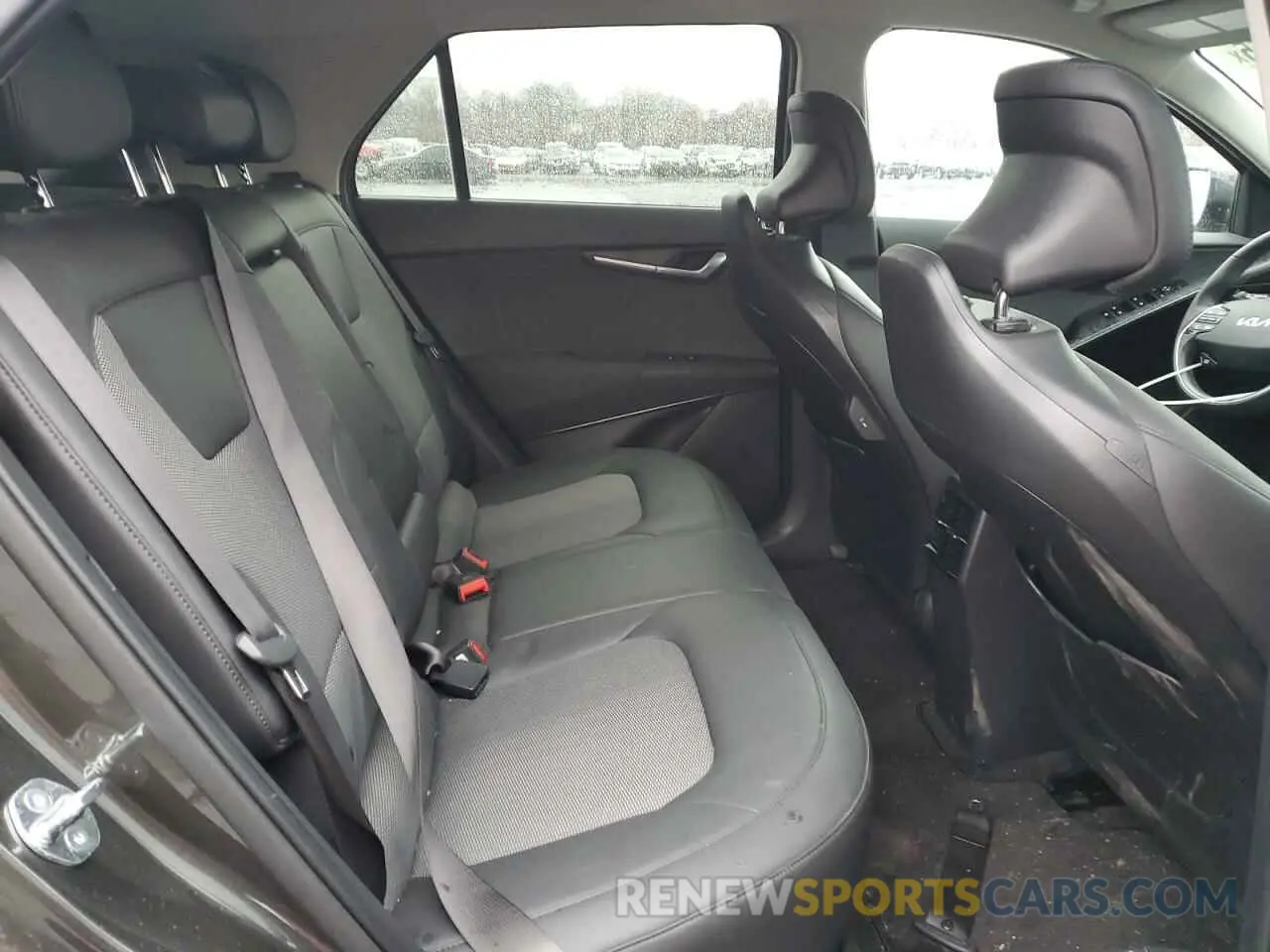 11 Photograph of a damaged car KNDCR3L18R5128396 KIA NIRO WIND 2024