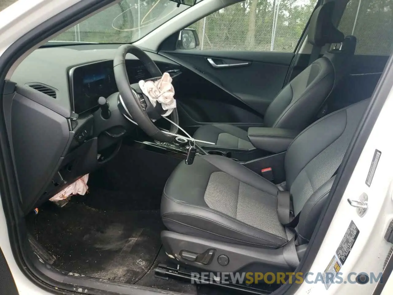 7 Photograph of a damaged car KNDCR3L19R5121733 KIA NIRO WIND 2024
