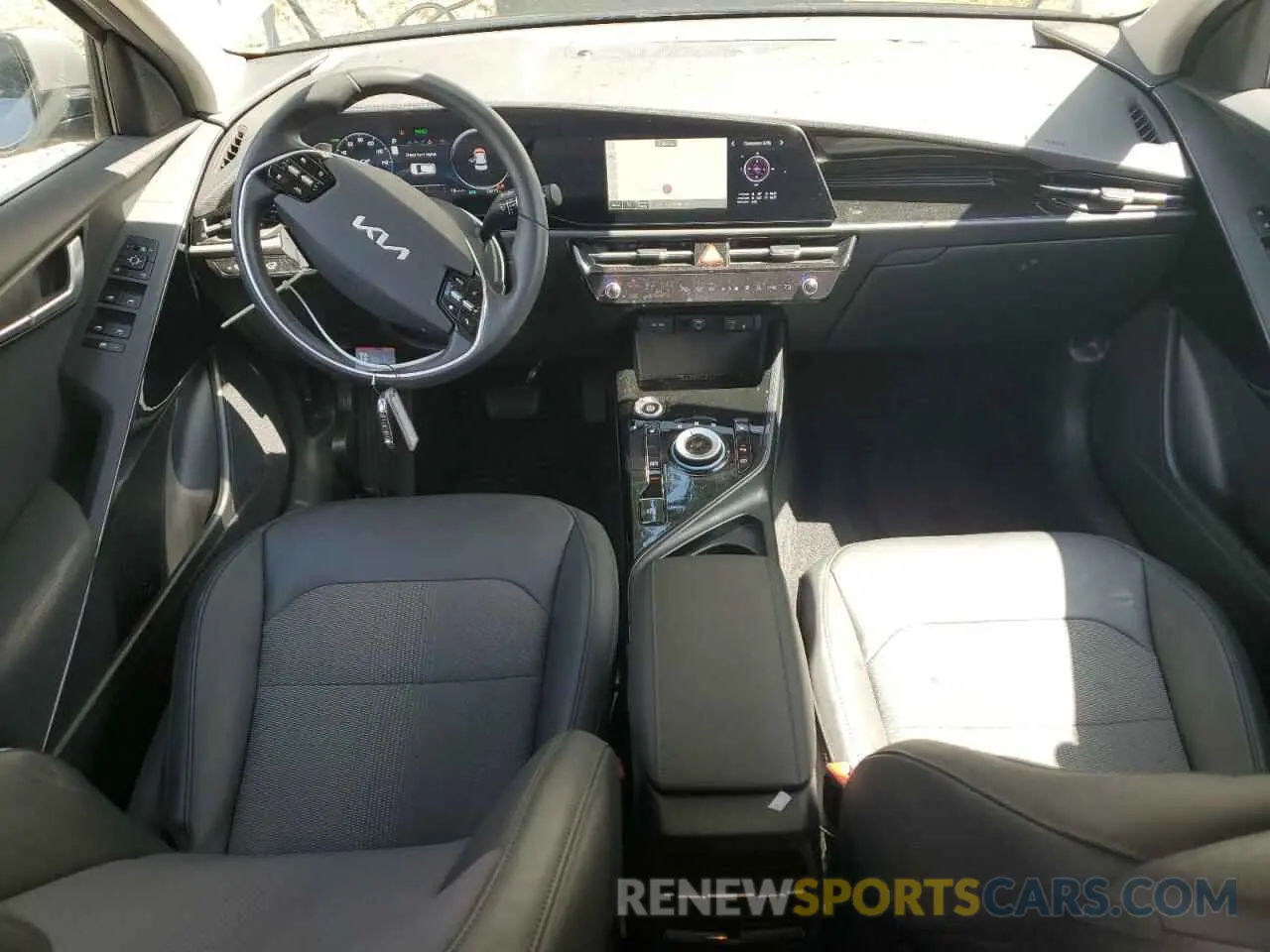 8 Photograph of a damaged car KNDCR3L1XR5079928 KIA NIRO WIND 2024