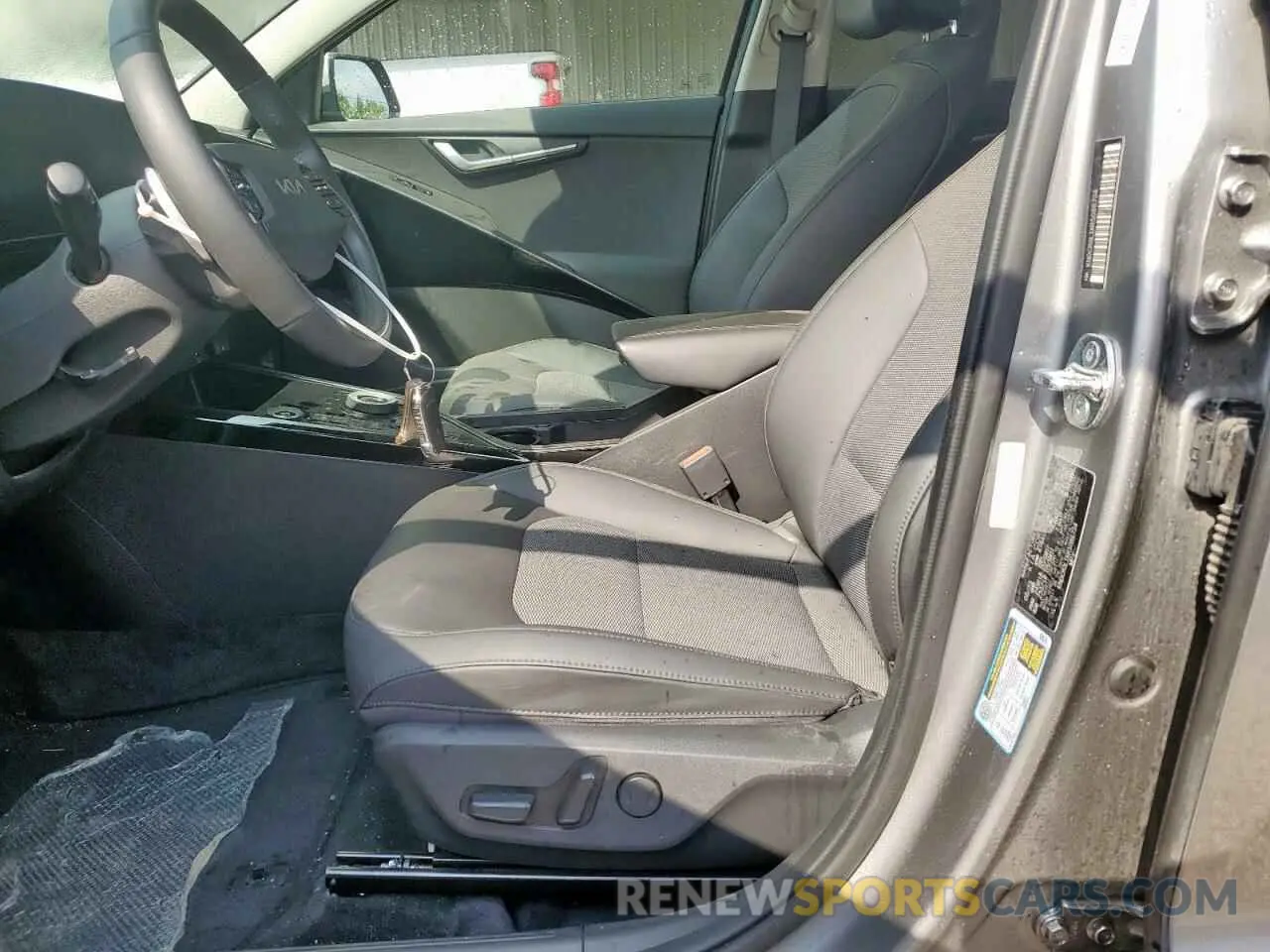 7 Photograph of a damaged car KNDCR3L1XR5086734 KIA NIRO WIND 2024