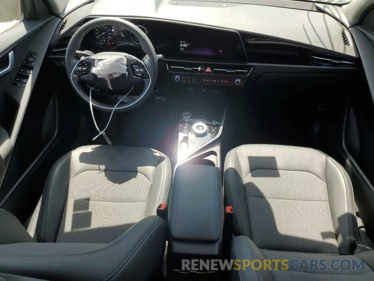 8 Photograph of a damaged car KNDCR3L1XR5122115 KIA NIRO WIND 2024