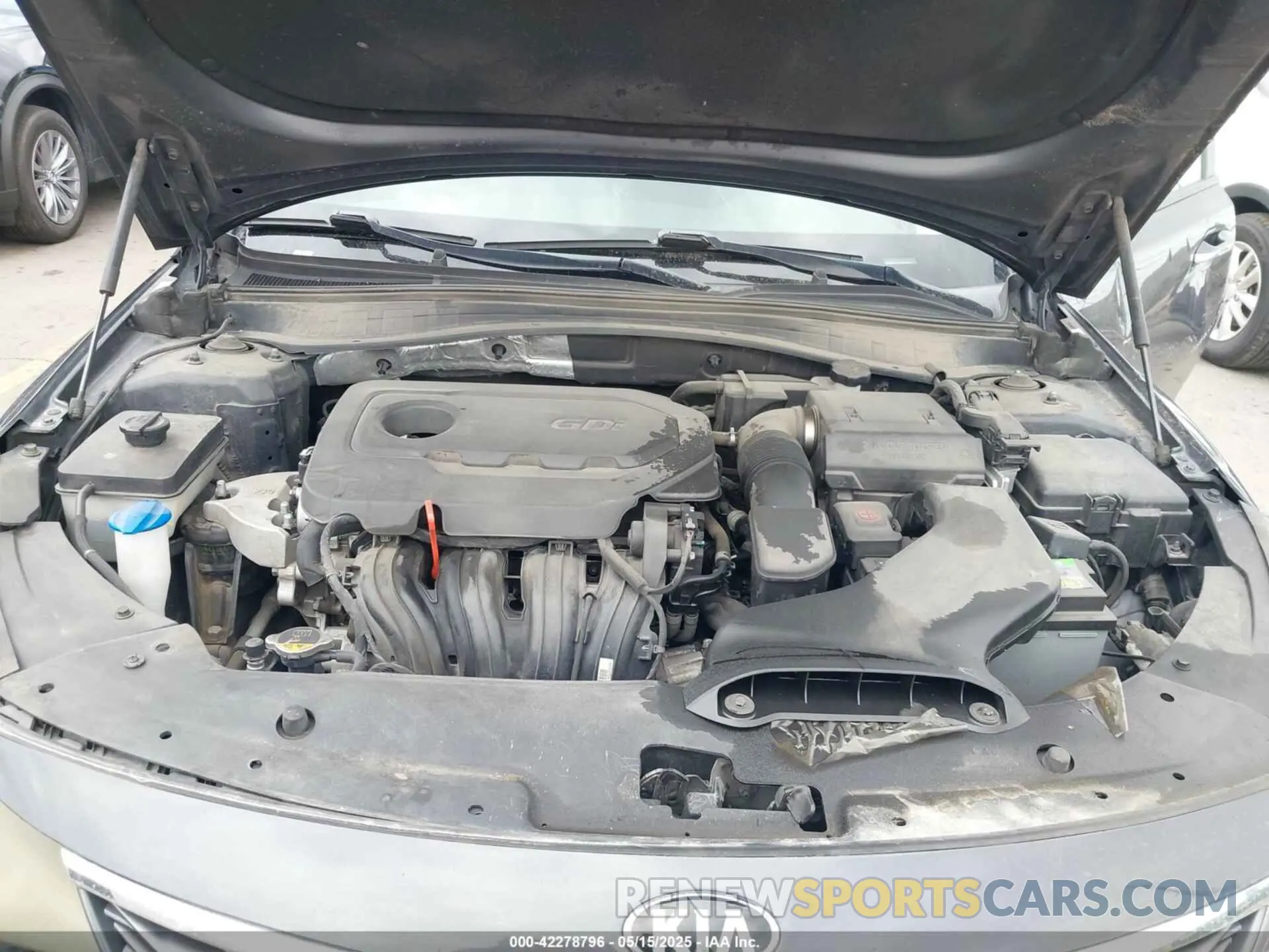 10 Photograph of a damaged car 5XXGT4L30KG276537 KIA OPTIMA 2019