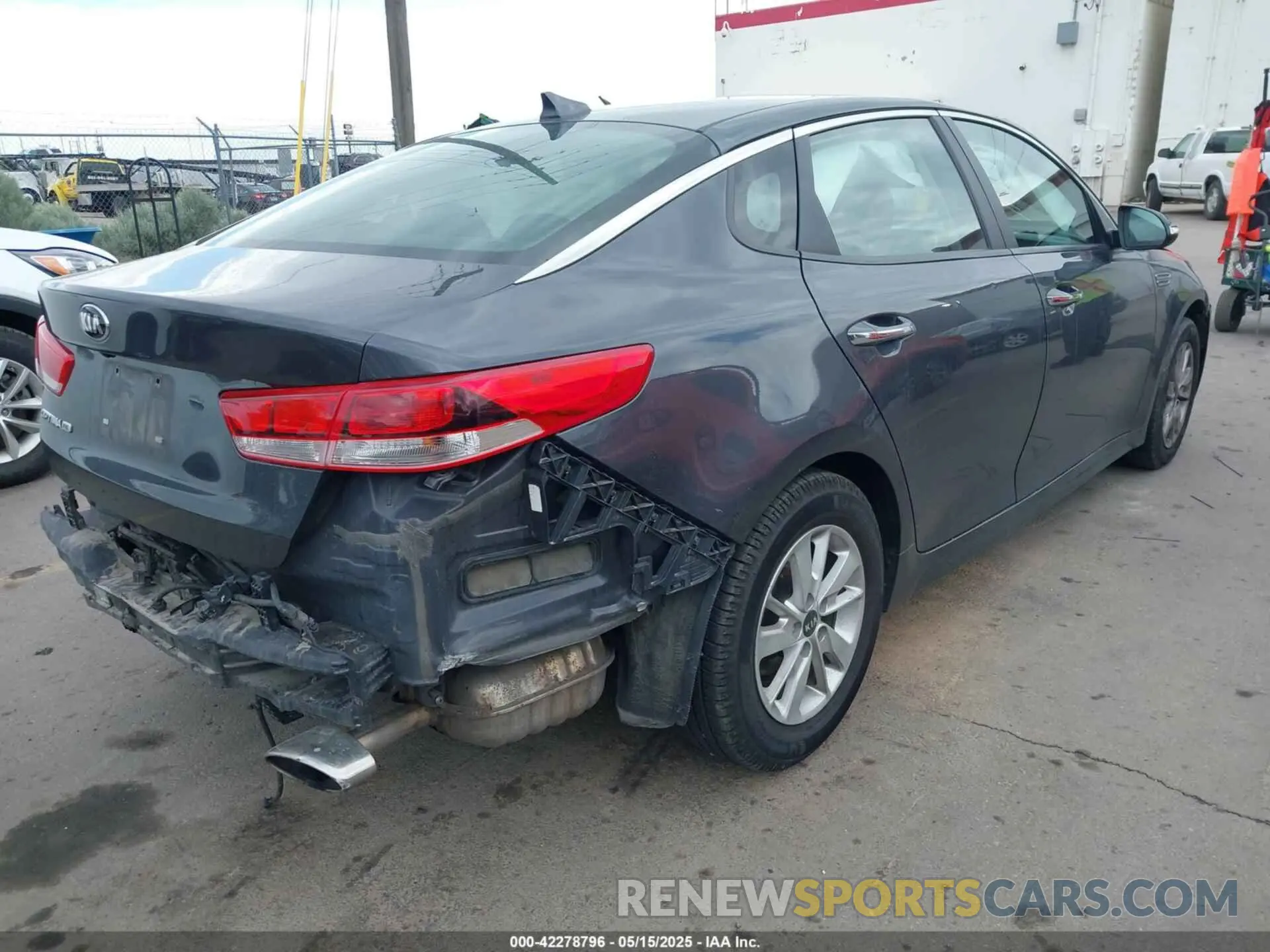 4 Photograph of a damaged car 5XXGT4L30KG276537 KIA OPTIMA 2019