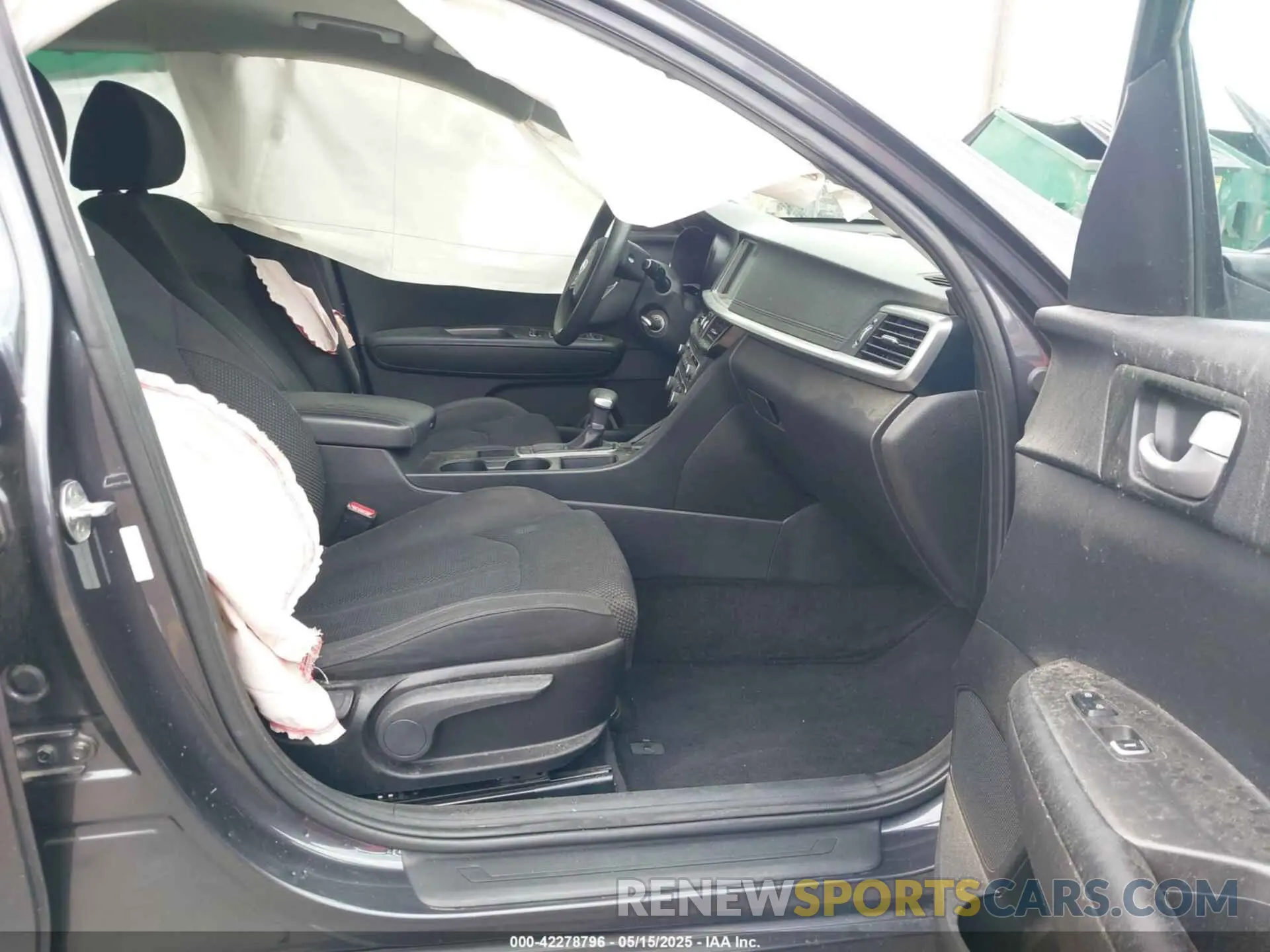 5 Photograph of a damaged car 5XXGT4L30KG276537 KIA OPTIMA 2019