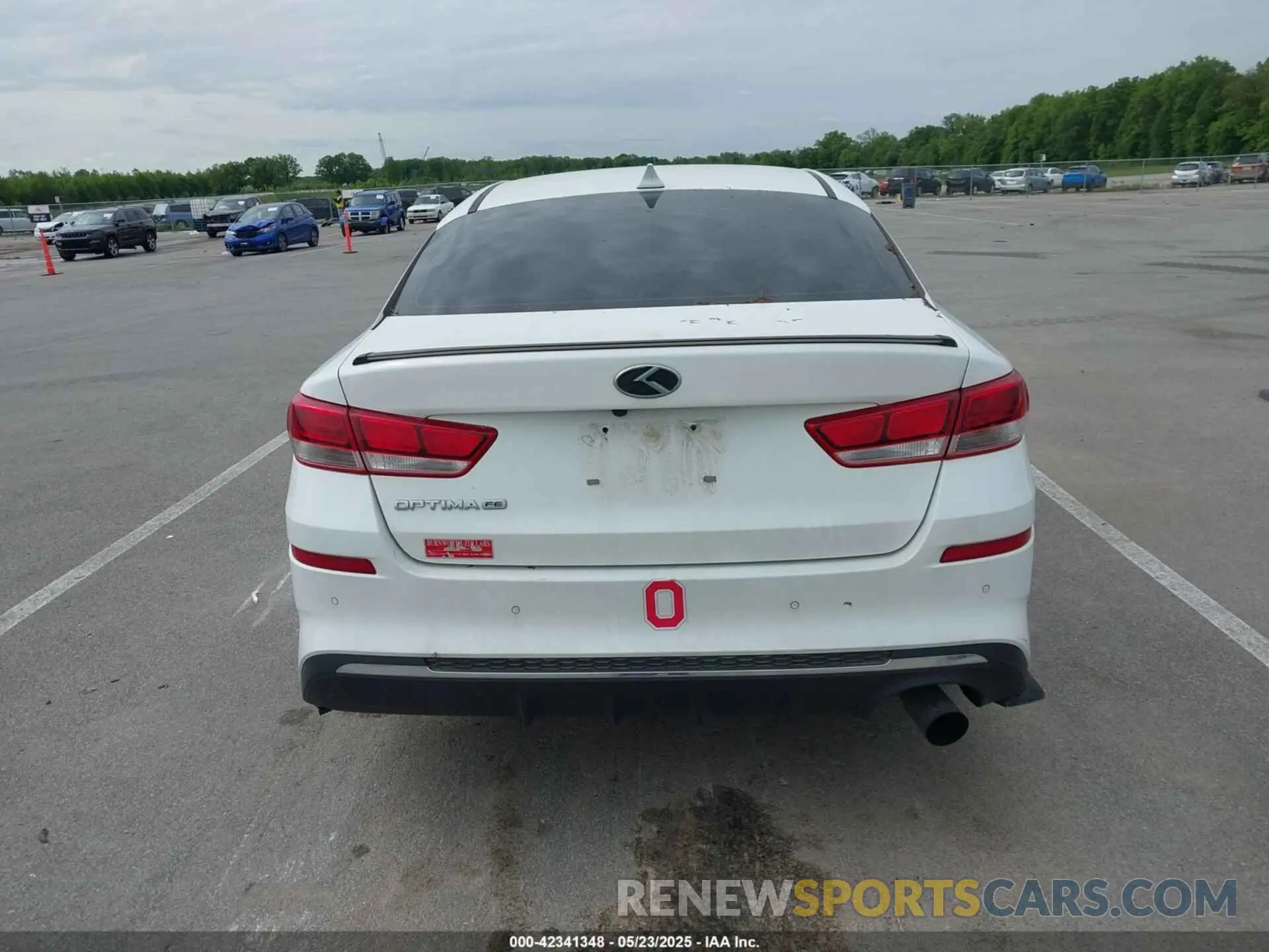 17 Photograph of a damaged car 5XXGT4L30KG280104 KIA OPTIMA 2019