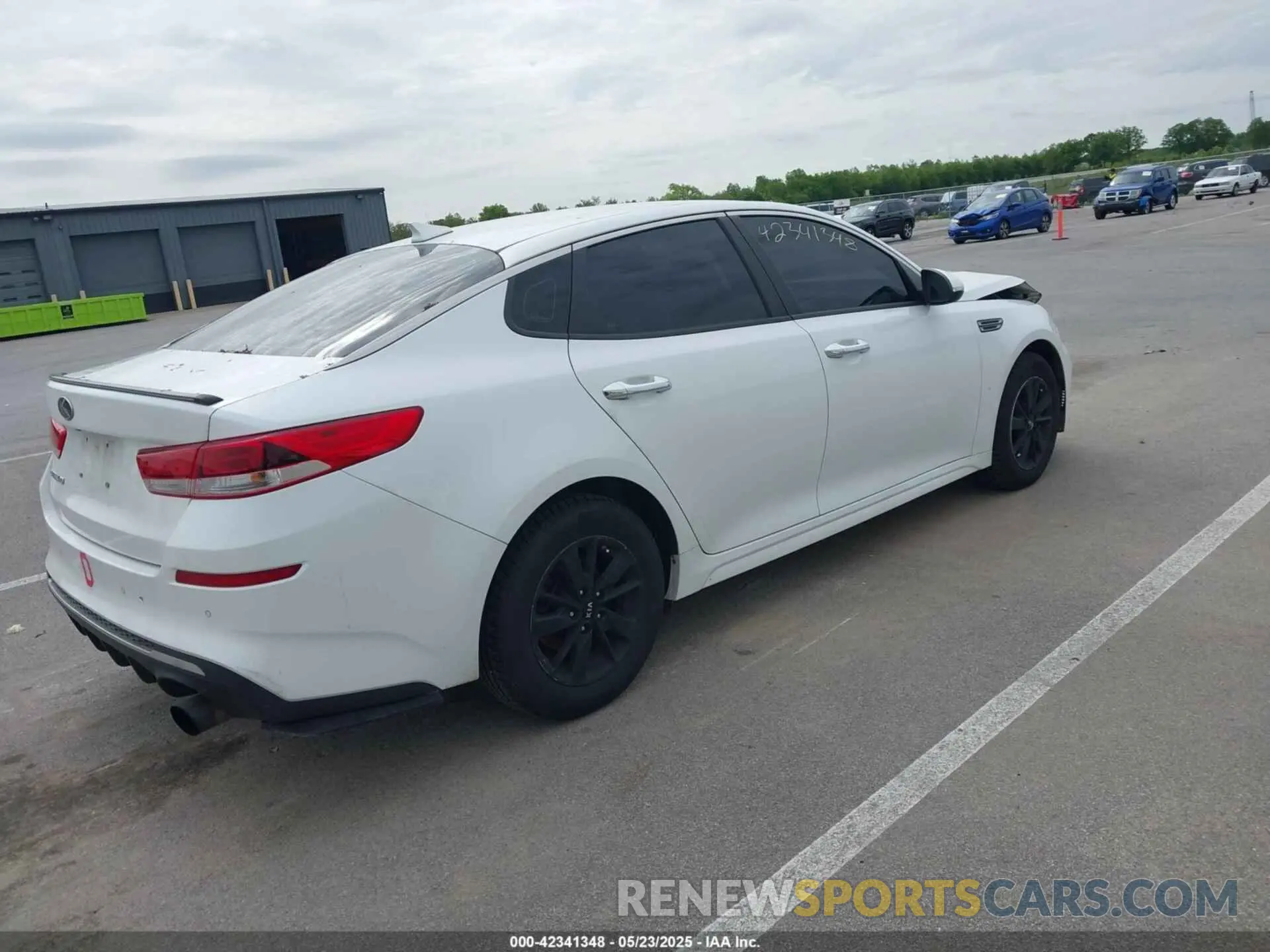 4 Photograph of a damaged car 5XXGT4L30KG280104 KIA OPTIMA 2019
