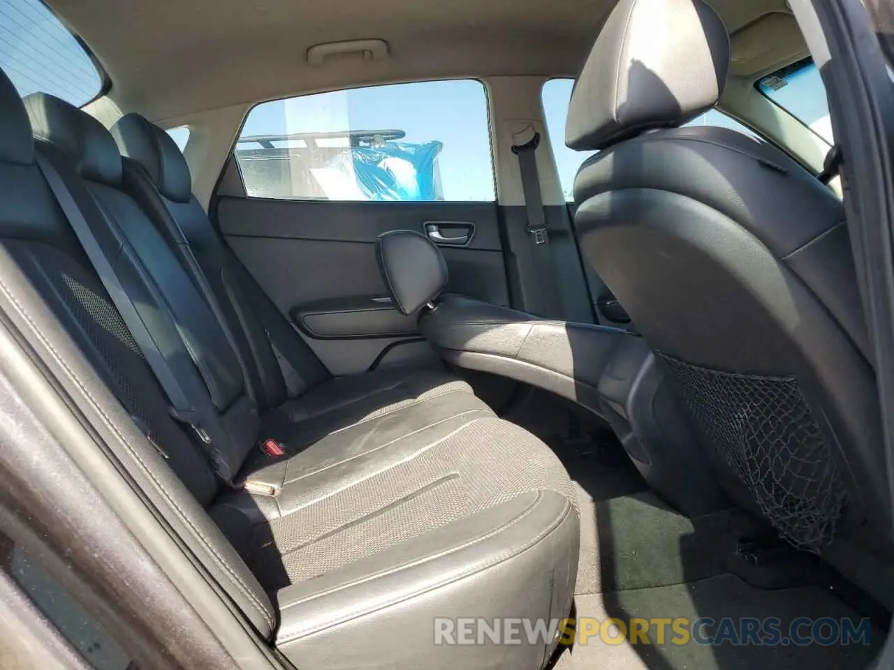 10 Photograph of a damaged car 5XXGT4L30KG280457 KIA OPTIMA 2019