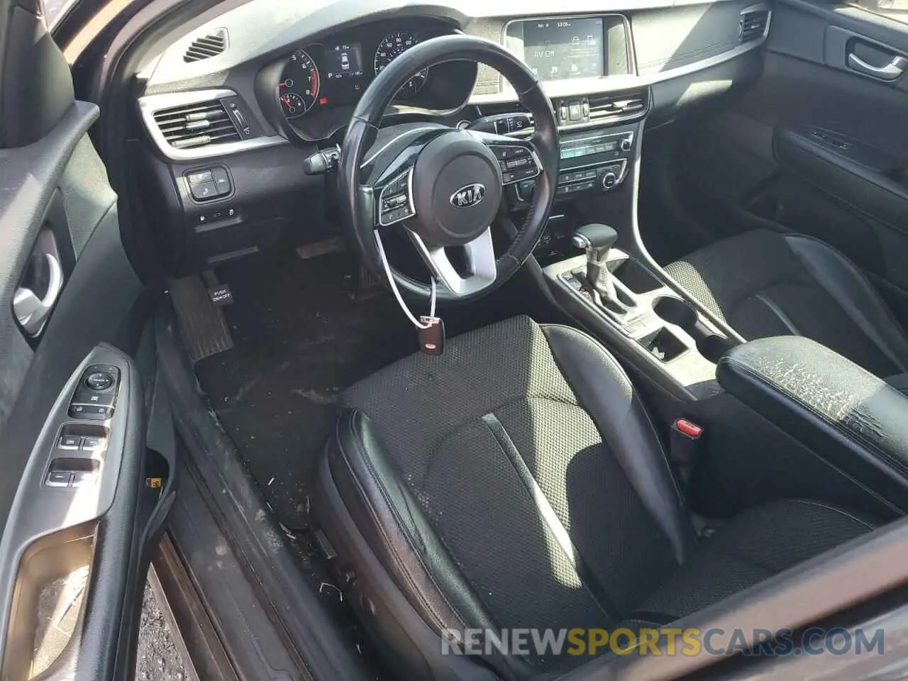 8 Photograph of a damaged car 5XXGT4L30KG280457 KIA OPTIMA 2019