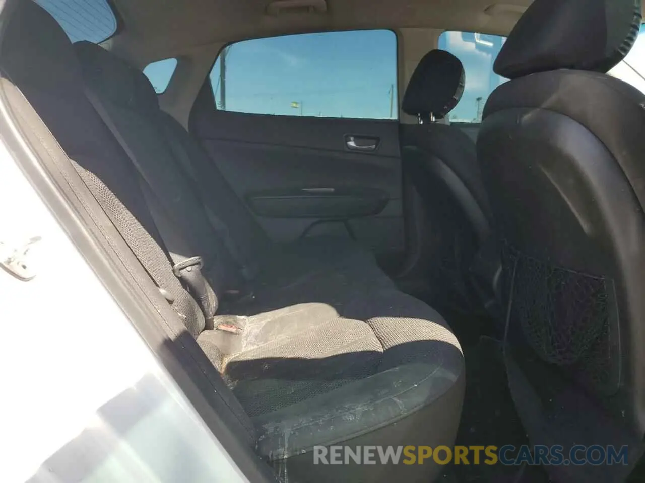 10 Photograph of a damaged car 5XXGT4L30KG283939 KIA OPTIMA 2019
