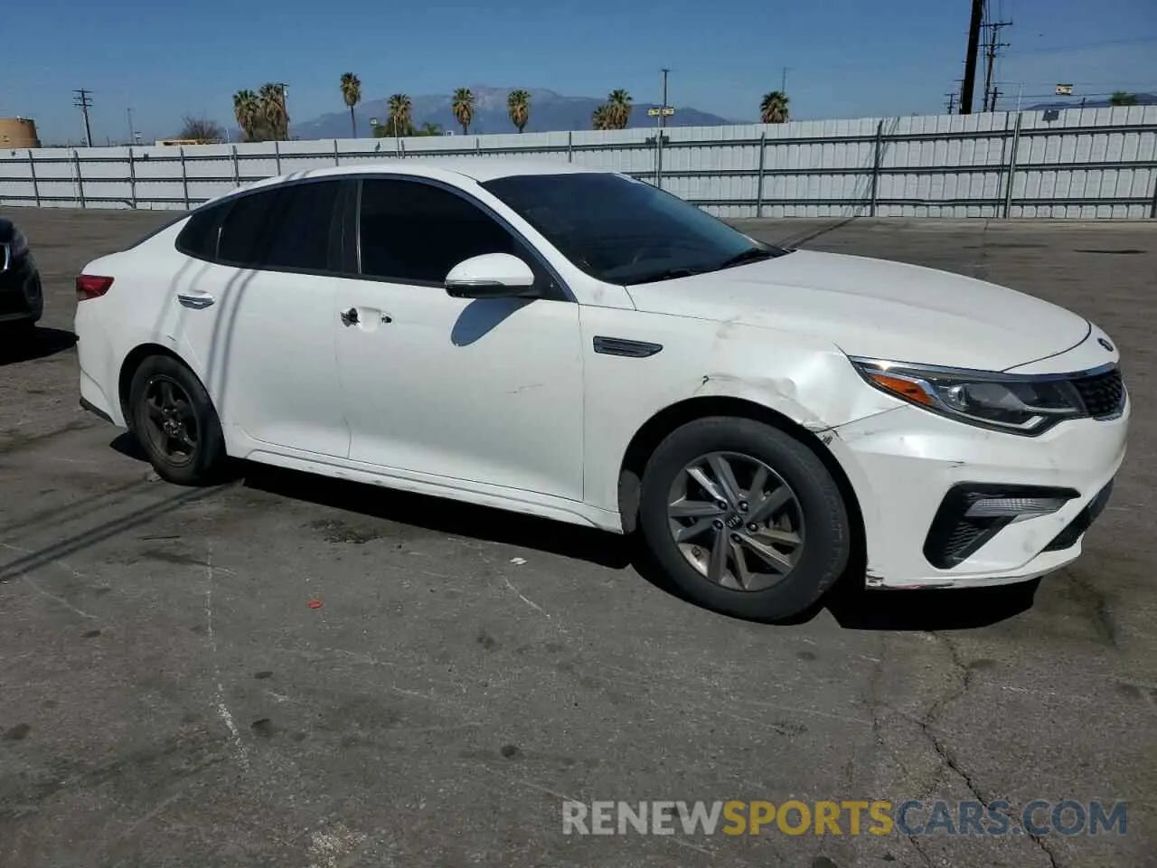 4 Photograph of a damaged car 5XXGT4L30KG283939 KIA OPTIMA 2019