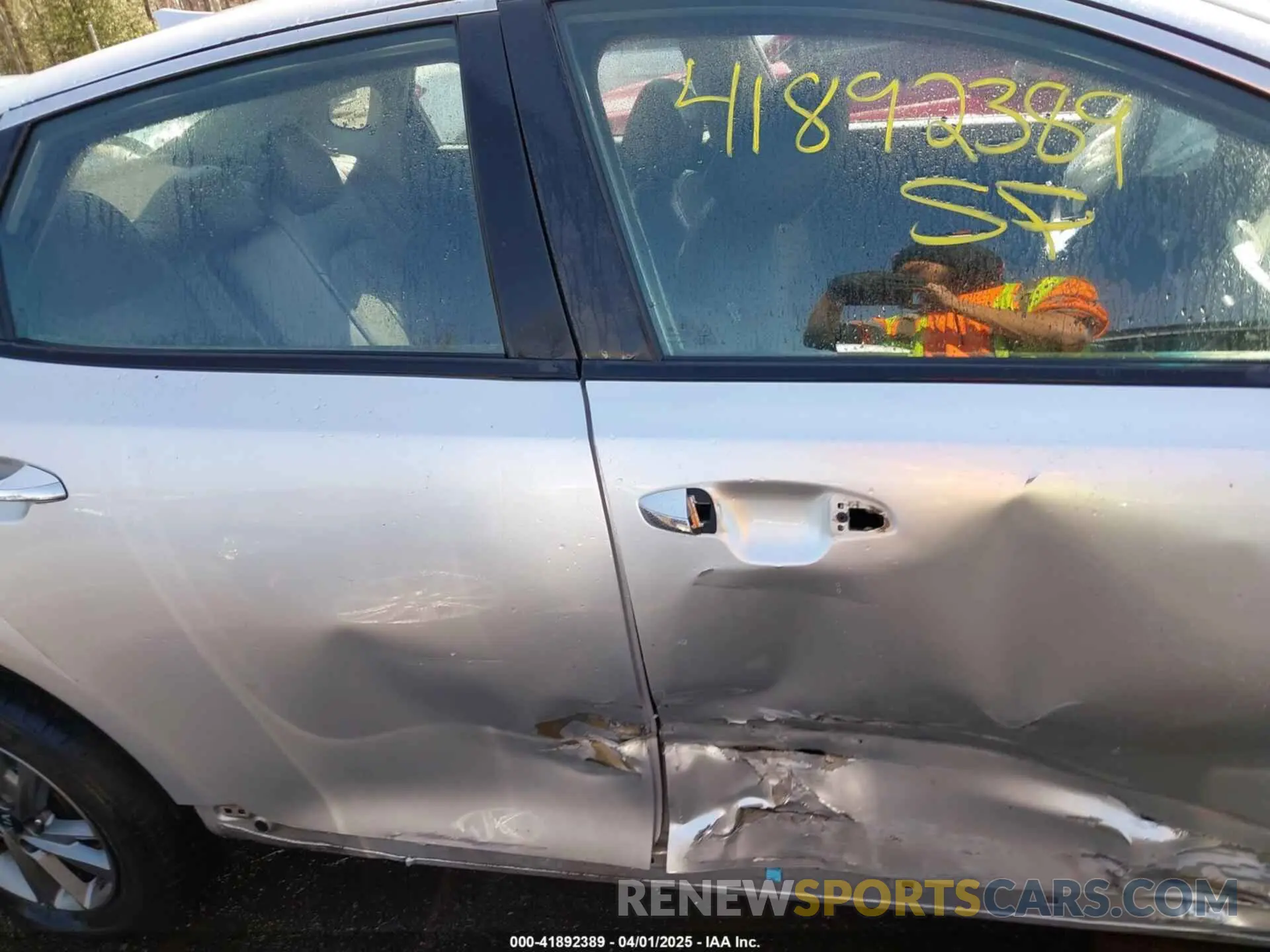 12 Photograph of a damaged car 5XXGT4L30KG287635 KIA OPTIMA 2019