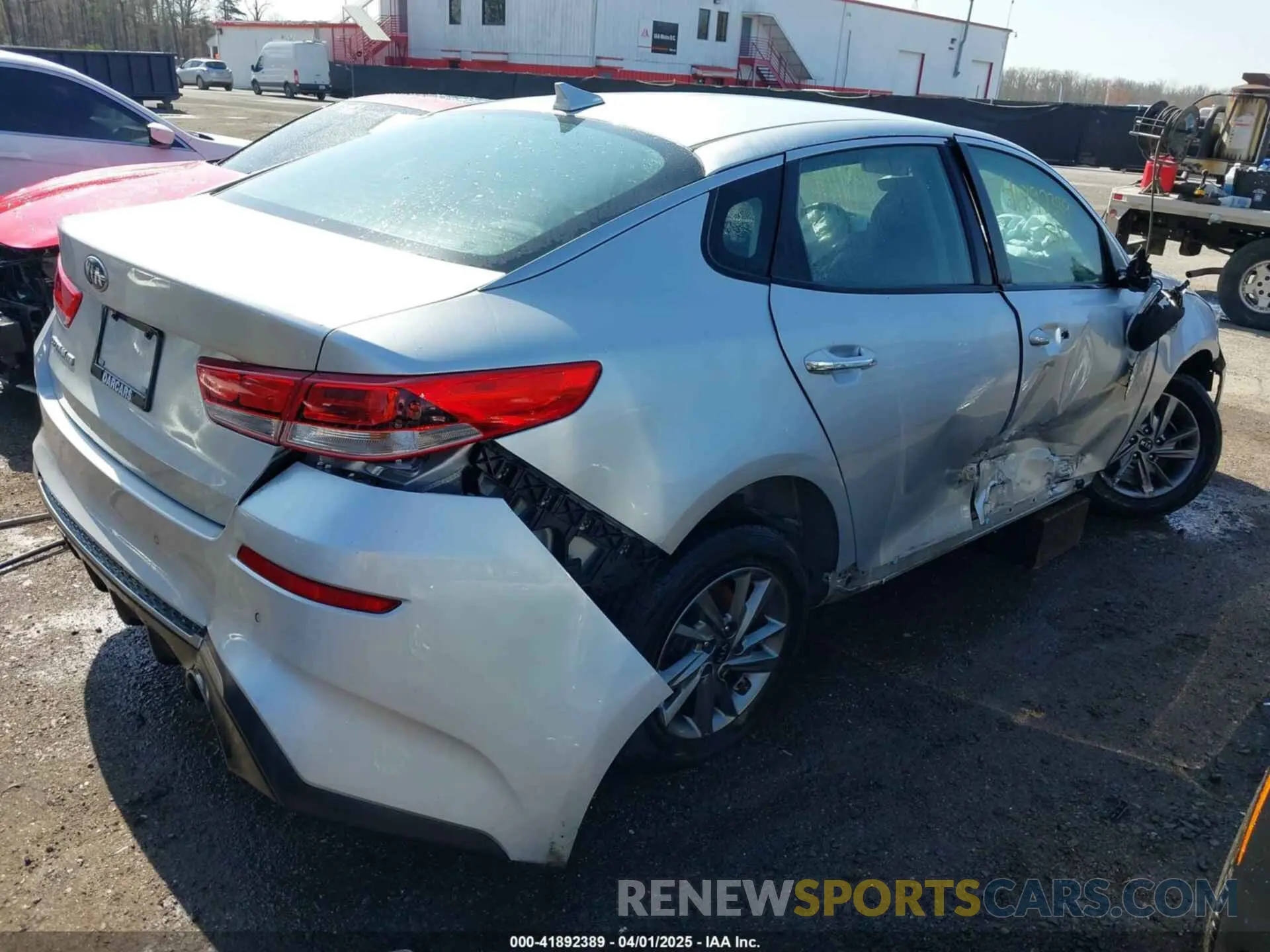 4 Photograph of a damaged car 5XXGT4L30KG287635 KIA OPTIMA 2019