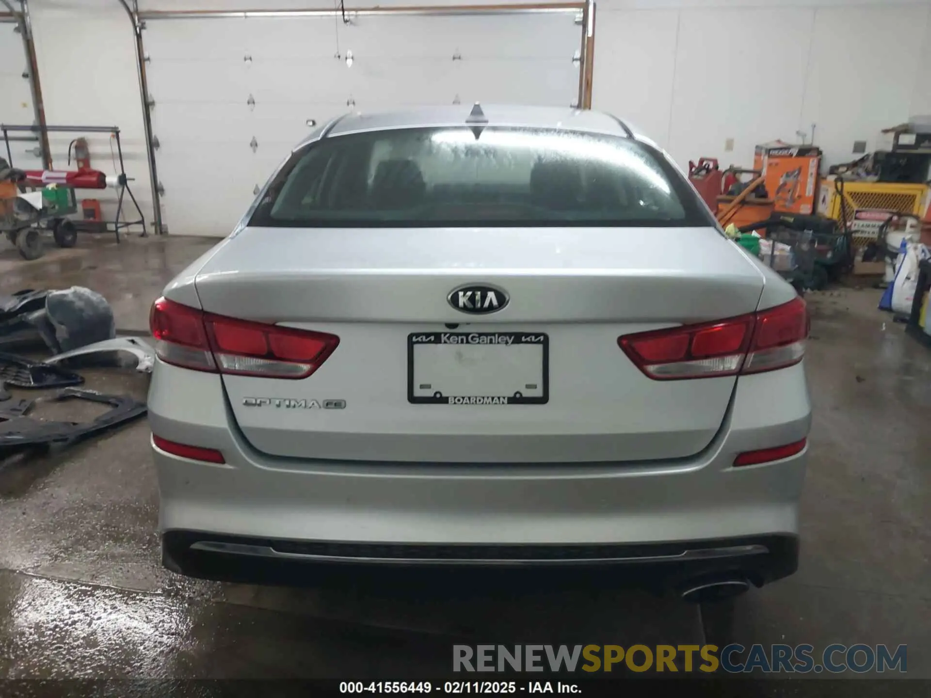 17 Photograph of a damaged car 5XXGT4L30KG290244 KIA OPTIMA 2019