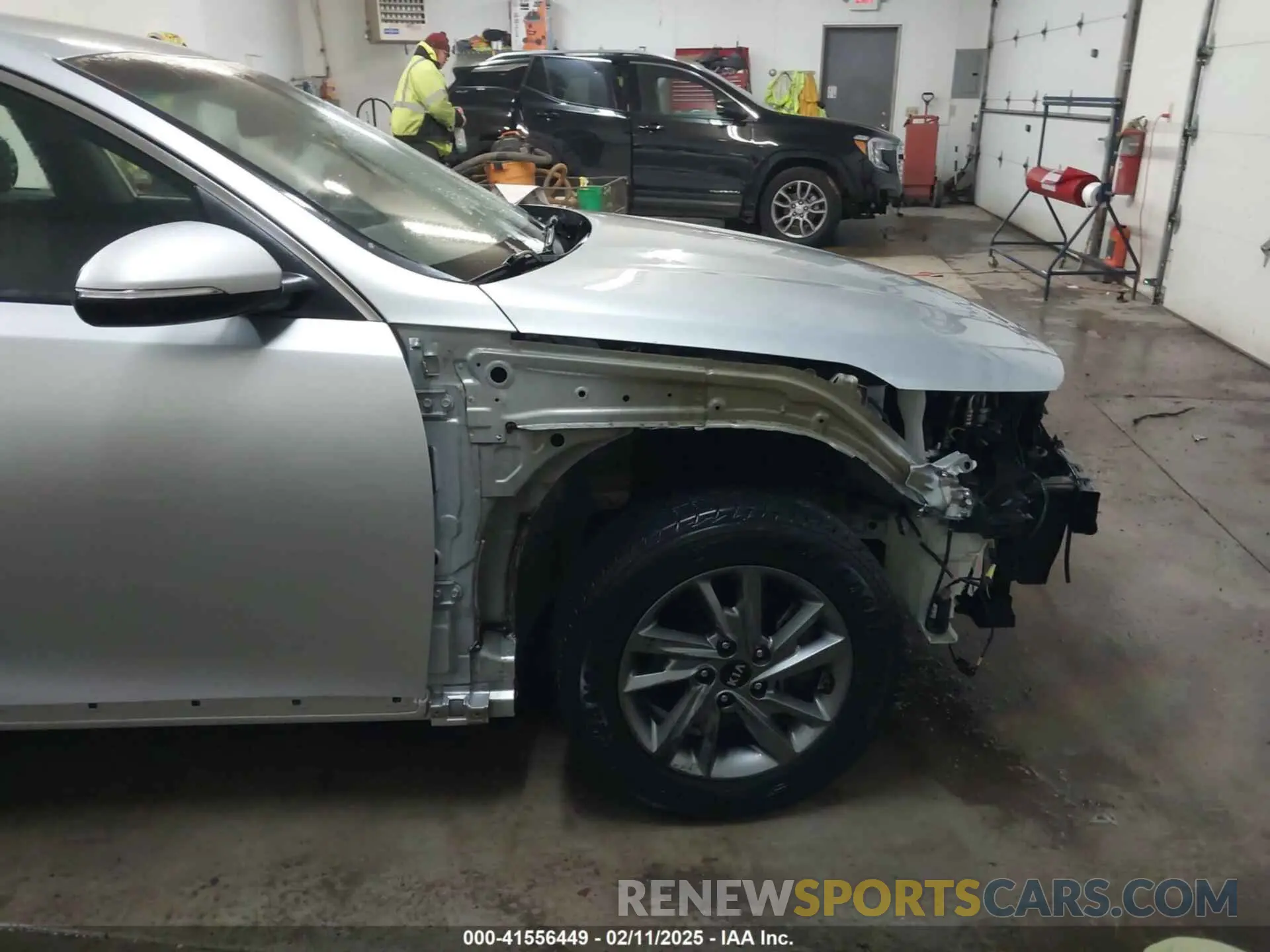 19 Photograph of a damaged car 5XXGT4L30KG290244 KIA OPTIMA 2019