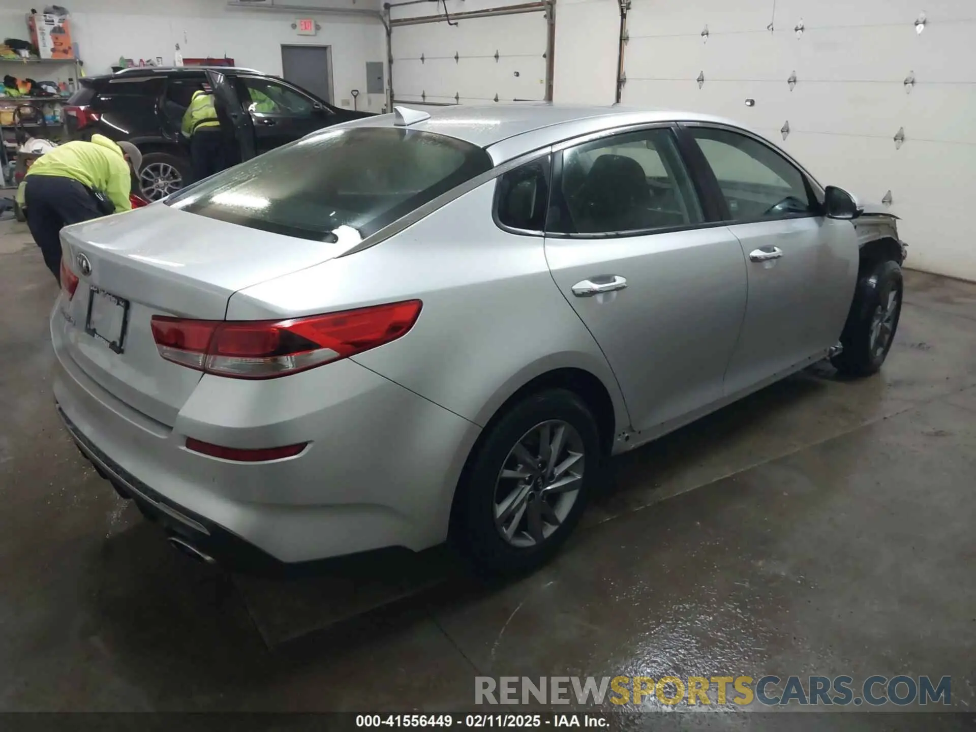 4 Photograph of a damaged car 5XXGT4L30KG290244 KIA OPTIMA 2019