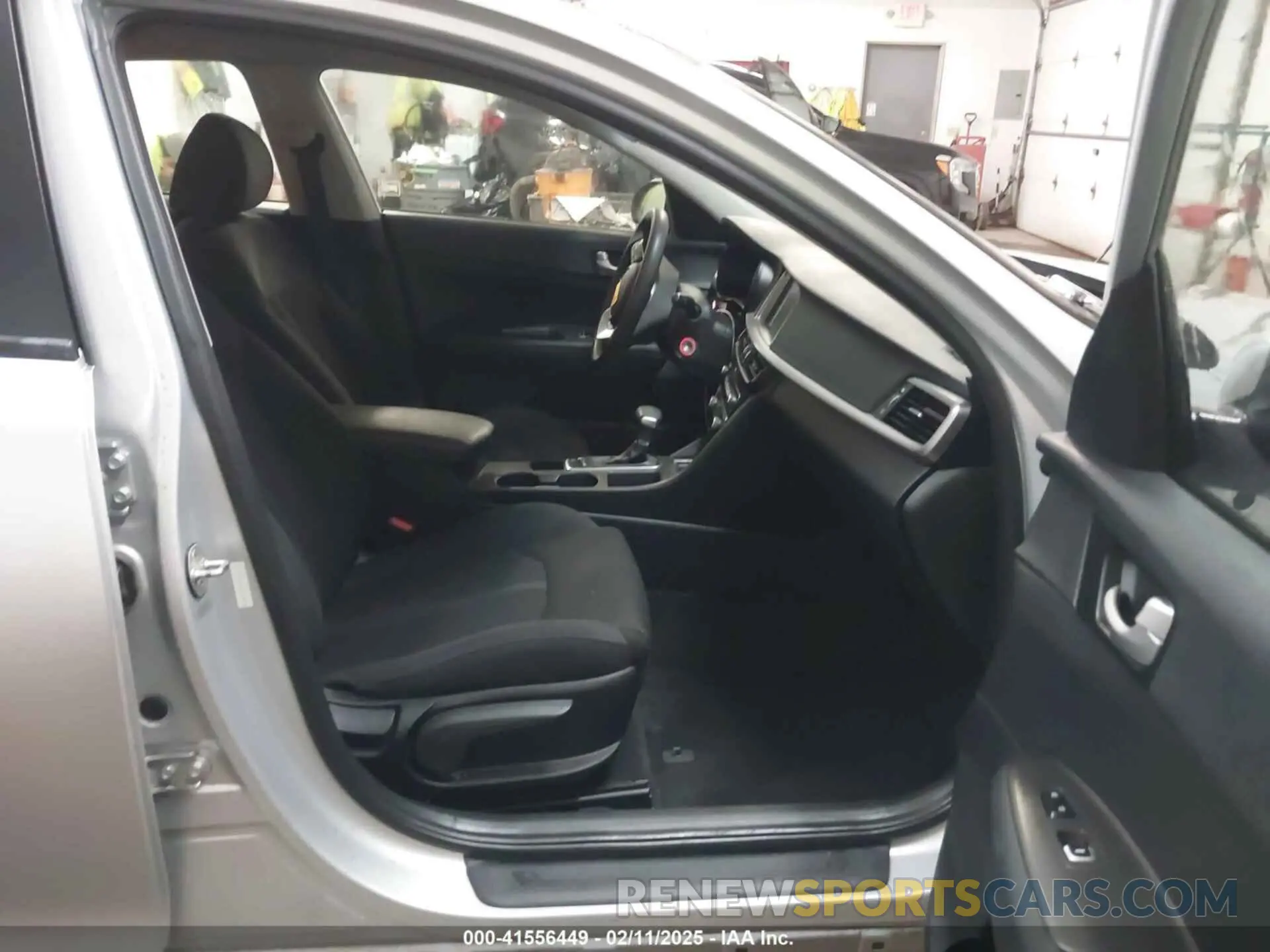 5 Photograph of a damaged car 5XXGT4L30KG290244 KIA OPTIMA 2019
