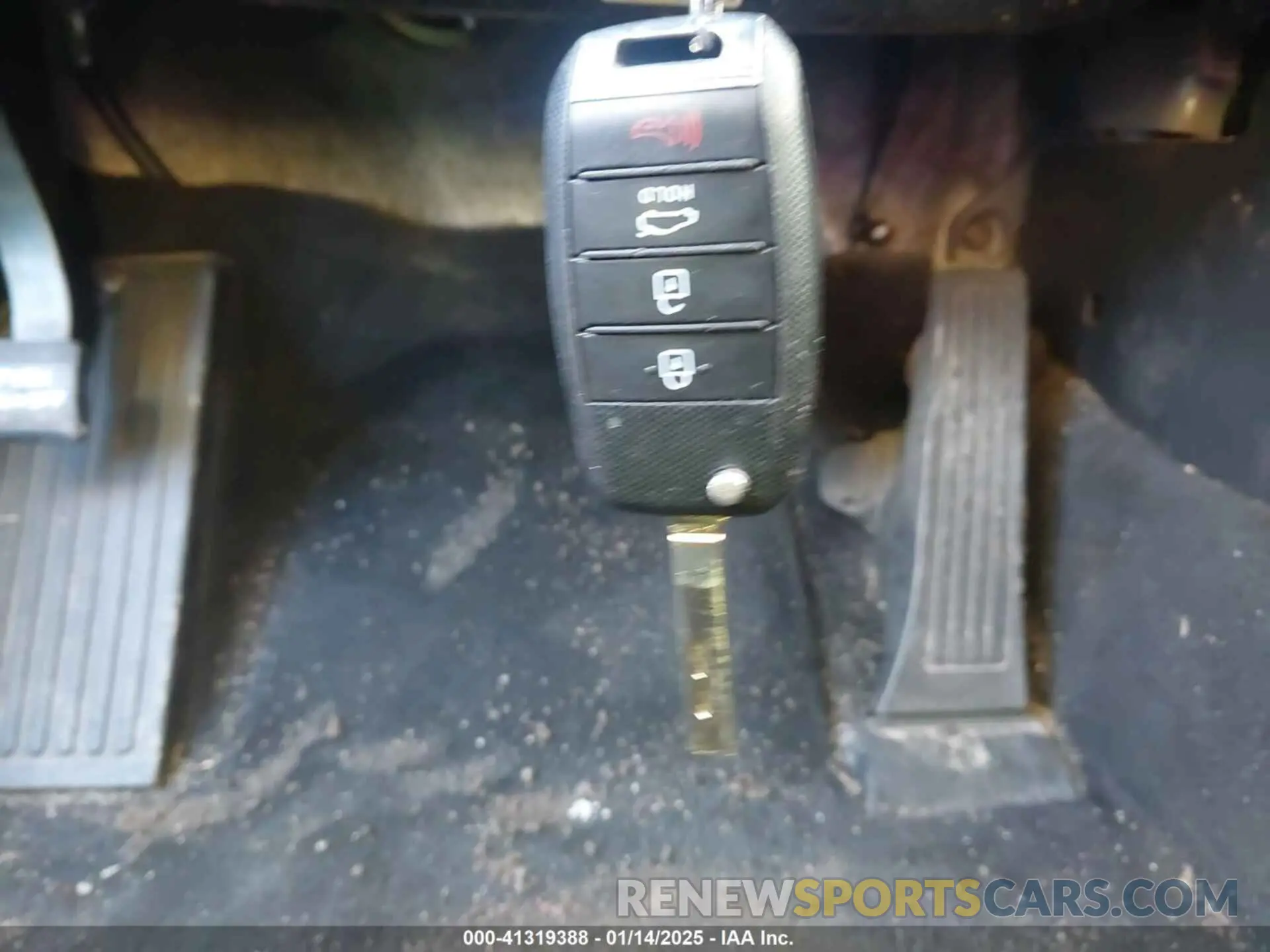 11 Photograph of a damaged car 5XXGT4L30KG299090 KIA OPTIMA 2019