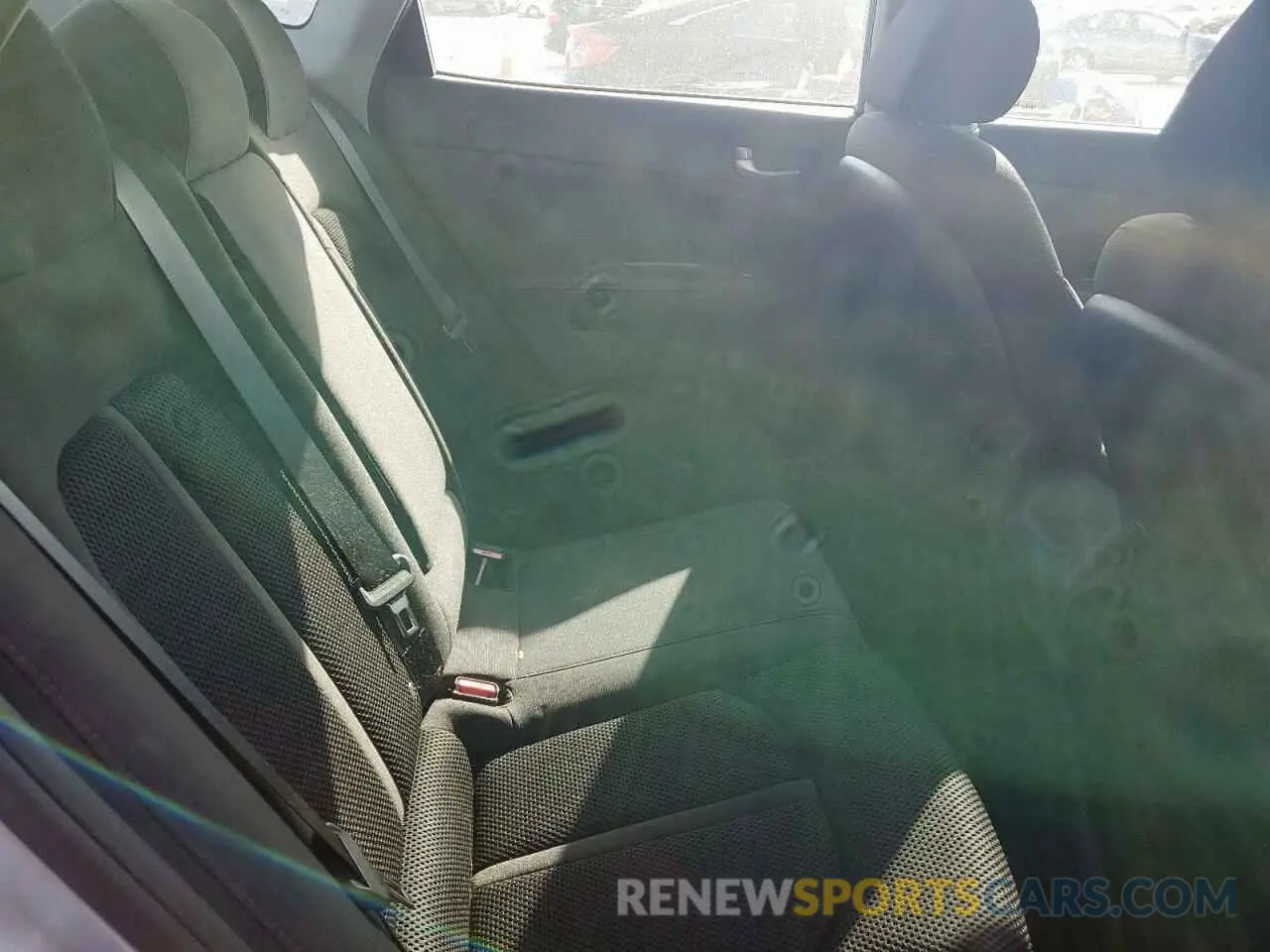 10 Photograph of a damaged car 5XXGT4L30KG310055 KIA OPTIMA 2019